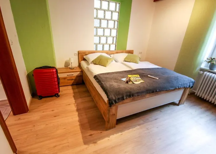 Ferienweingut Niessner 招待所 3*