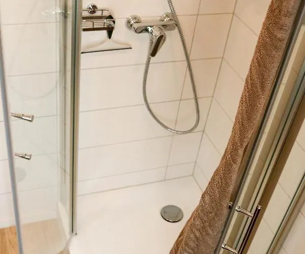 Ferienweingut Niessner 招待所 3*